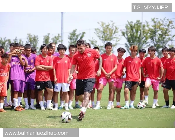 华华足球：探索中国青少年足球发展的新机遇与挑战